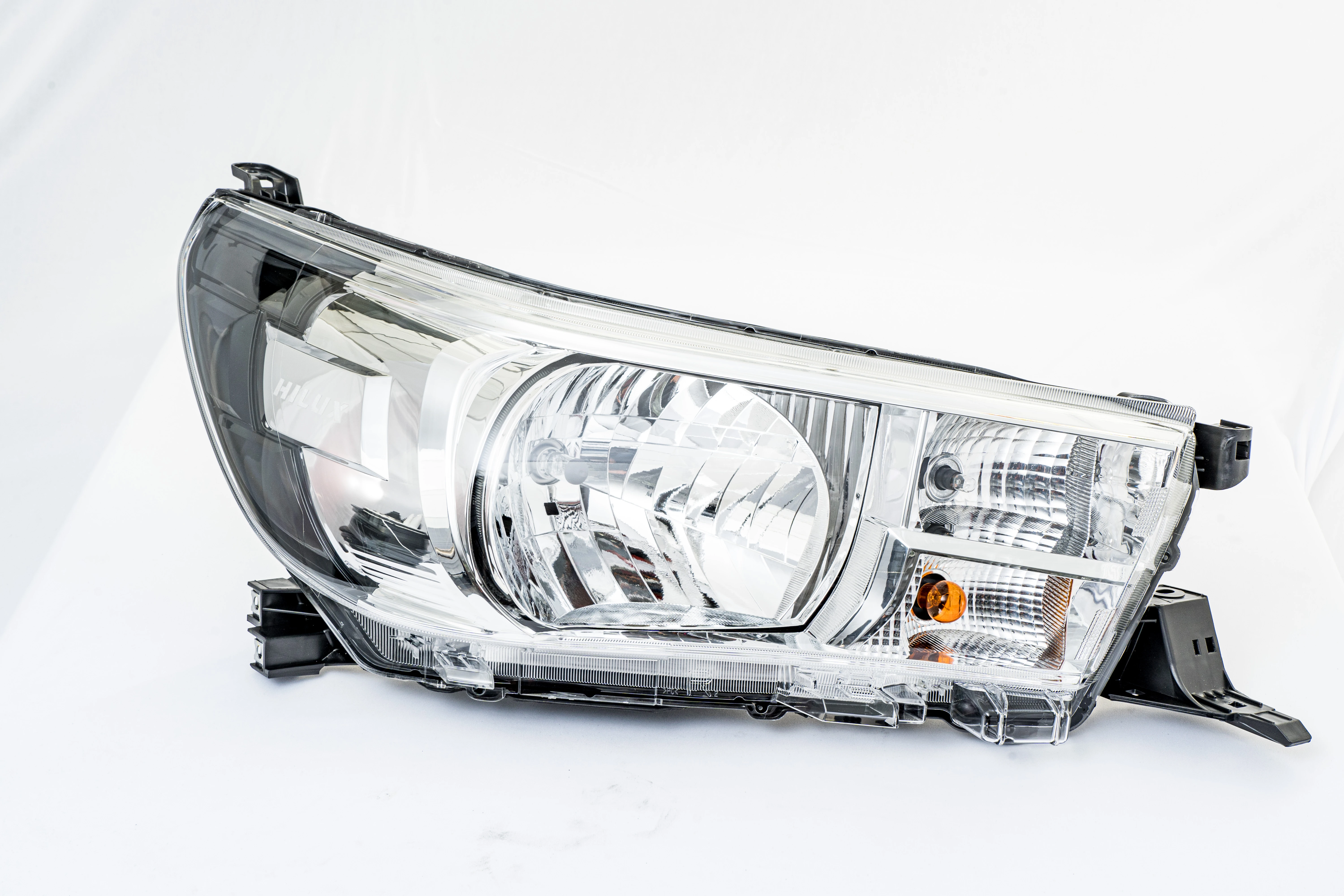 Faro Delantero Toyota Hilux Revo